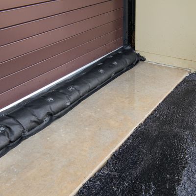 PIG® Water-Activated Flood Barrier